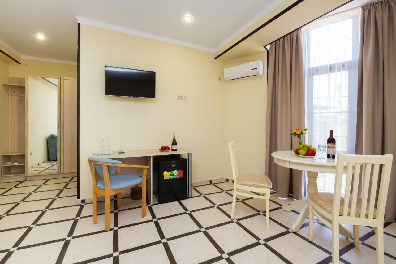 Bmg Hotel ซุคุม ภายนอก รูปภาพ